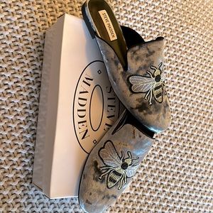 Steve Madden Velvet Hugh Blue Gray Bee Loafers